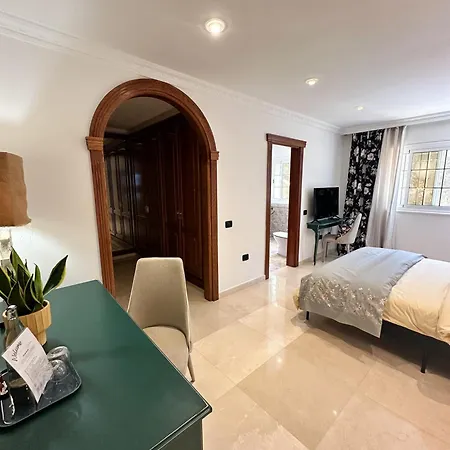 Boutique Leicht & Friends 여관 *