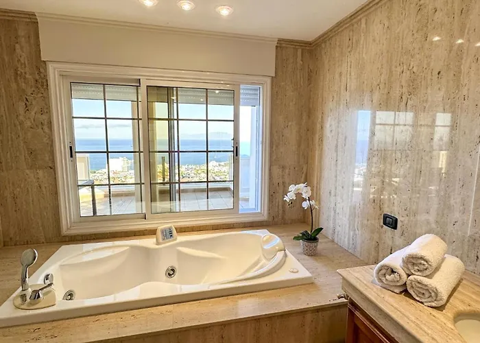 Boutique Leicht & Friends Inn Costa Adeje (Tenerife)