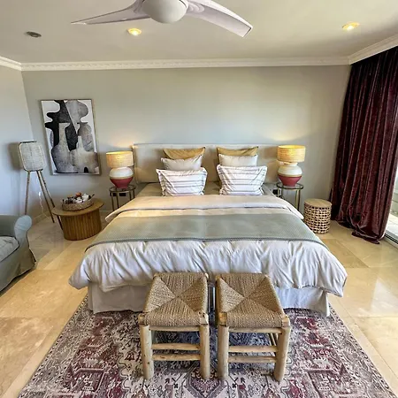 Boutique Leicht & Friends Мініготель Адехе